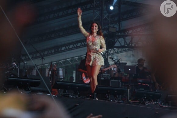 Ivete Sangalo deixa bumbum à mostra ao rebolar durante show no Rio de Janeiro