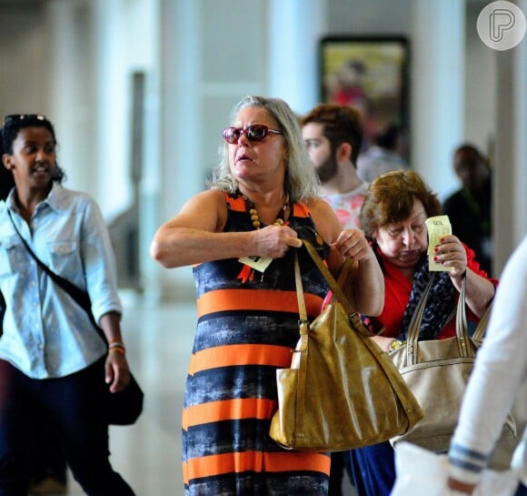 Vera Fischer foi alvo de críticas ao embarcar no aeroporto Santos Dumont, no Rio de Janeiro, em 6 de novembro de 2015