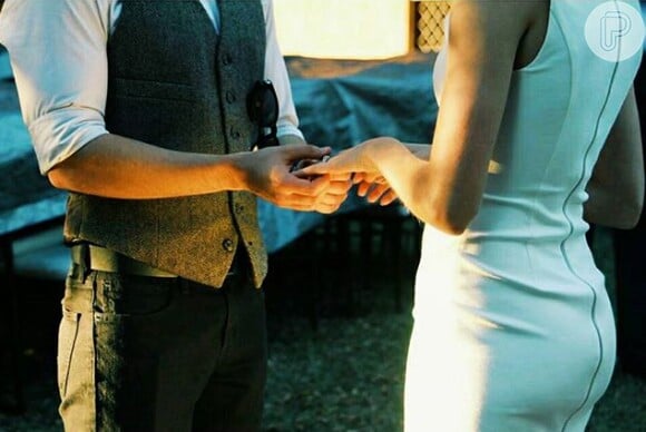 Nathan Kress, da série 'iCarly', e London Elise Moore se casaram em cerimônia realizada ao ar livre