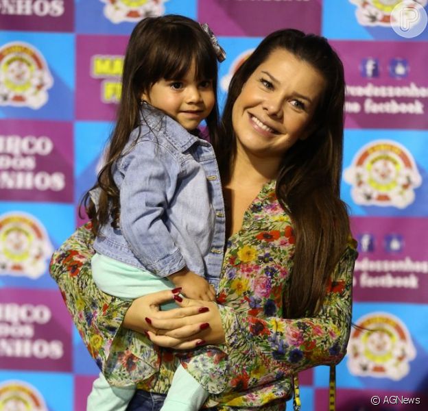 Fernanda Souza enche de mimos a sobrinha e afilhada, Isabeli