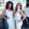 Anitta e Juliana Alves apostaram em looks brancos para o lançamento de uma nova linha de uma marca de cosméticos. Ousada, a cantora apostou em um vestido com decotes e fendas para o evento desta quarta, 18 de novembro de 2015