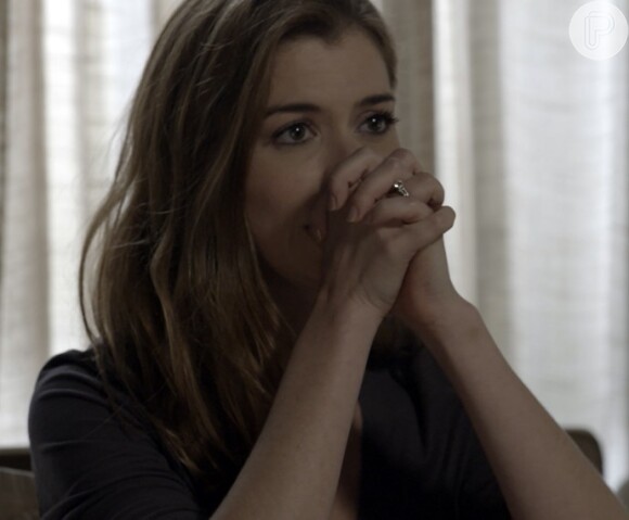 Lívia (Alinne Moraes) teme que a gravidez de Melissa (Paolla Oliveira), se confirmada, acabe com suas chances de ser feliz com Felipe (Rafael Cardoso), na novela 'Além do Tempo'