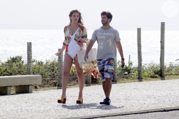 Cristiana Oliveira e Duda Nagle gravam 'Salve Jorge' em praia do Rio; atores vivem Yolanda e Caíque, mãe e filho, na trama