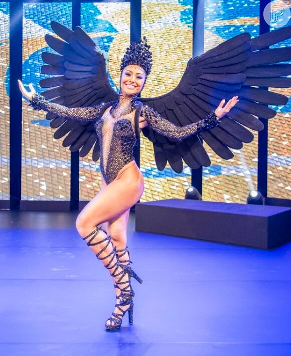 Sabrina Sato também repetiu a fantasia de 2015 que usou na Vila Isabel durante vinheta de Carnaval da TV Globo