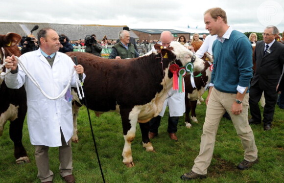 Príncipe William passeia pela Feira Agrícola de Anglesey, seu primeiro evento oficial após nascimento do filho