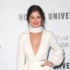 Selena Gomez aposta em mais um look decotado para prestigiar um evento nos Estados Unidos