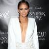 Jennifer Lopez adora adora um decote profundo. Olha mais um look usado por ela em 2015!