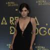 Bárbara Paz apostou no decote do vestido preto para a festa de lançamento da novela 'A Regra do Jogo'