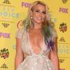 Decotado, rendado e com detalhes florais, a peça eleita por Britney Spears chamou atenção no Teen Choice Awards 2015