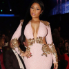 Nicki Minaj foi superdecotada para o American Music Awards 2015. O vestido é assinado por Michael Costello