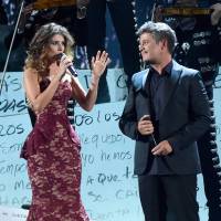 Paula Fernandes brilha em dueto com Alejandro Sanz no Grammy Latino, nos EUA