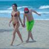 Isabeli Fontana exibiu boa forma em dia de praia com os filhos. Noiva do cantor Di Ferrero curtiu sol em Fortaleza neste domingo, 22 de novembro de 2015