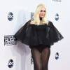 O look de Gwen Stefani é da grife Al-Jasmi no American Music Awards 2015