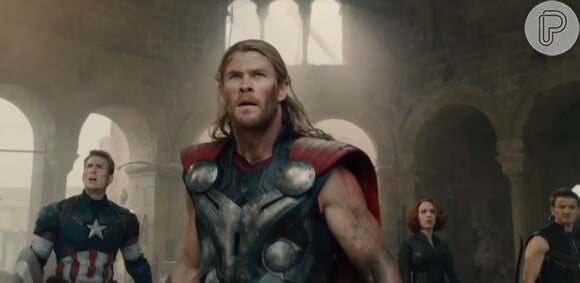 Chris Hemsworth caracterizado como Thor