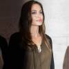 Angelina Jolie garante lidar bem com envelhecimento. 'Amo estar na menopausa', contou atriz de 40 anos ao jornal 'Australia's Daily Telegraph' na segunda, 23 de novembro de 2015