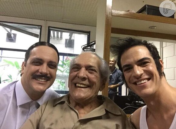 O ator posa com Lúcio Mauro e Lúcio Mauro Filho, com quem ele estreia o especial 'Escolinha do Professor Raimundo', nesta segunda-feira, dia 23 de novembro de 2015.