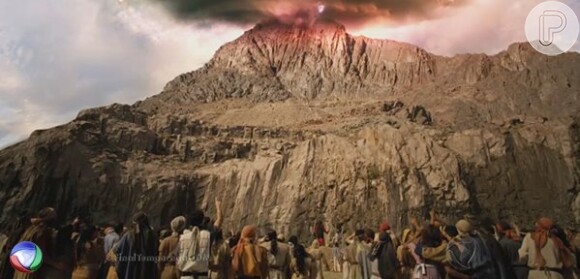 No fim da trama, Moisés leva o povo hebreu ao Monte Sinai
