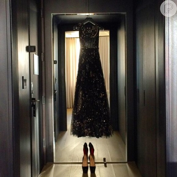Marina Ruy Barbosa usou vestido da linha Cosmo da coleção Outono 2015 da grife Valentino
