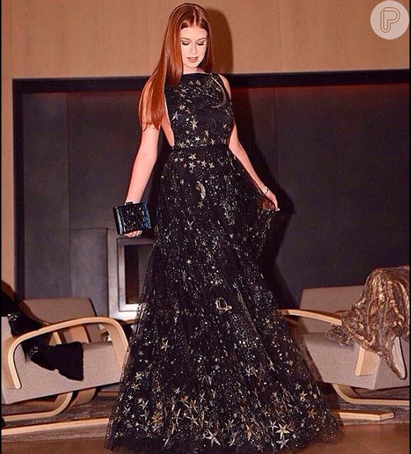 Marina Ruy Barbosa usou vestido Valentino de R$ 84 mil na entrega do Emmy Internacional, em Nova York, nos Estados Unidos, na noite desta segunda-feira, 23 de novembro de 2015