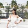 A blogger Camila Coutinho escolheu uma bata em renda para compor o look all white, com bata da multimarcas Sauce, na sua viagem por Dubai