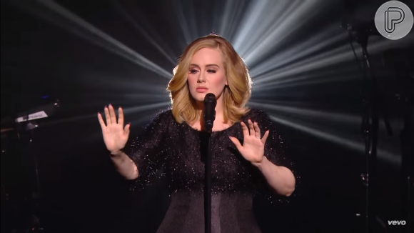 O álbum '25' de Adele vendeu 2.4 milhões de cópias na primeira semana