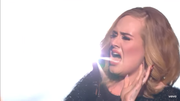 A música 'Hello', do álbum '25', de Adele teve 130 milhões de visualizações no YouTube, em apenas 6 dias