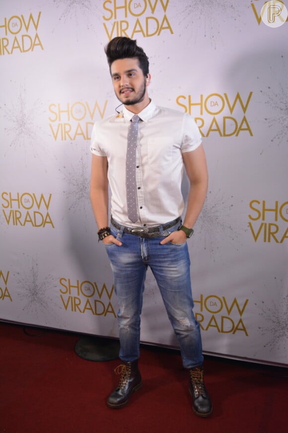 Luan Santana marcou presença no "Show da Virada", em 25 de novembro de 2015, e cantou com Ludmilla