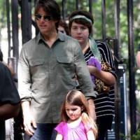 Tom Cruise não vê a filha Suri há 2 anos por falta de interesse, diz revista
