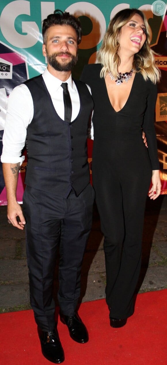 Após o evento da GQ, o ator foi acompanhado da mulher, Giovanna Ewbank, à festa de 30 anos de aniversário de Hugo Gloss