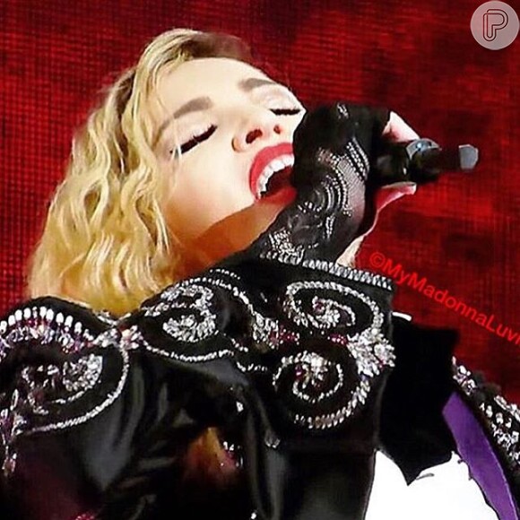 Madonna usou sua conta no Instagram, na tarde da última quinta-feira (26), para compartilhar o registro feito com o casal e agradecer a presença. A loira está em turnê pelo mundo divulgando seu novo álbum: 'Rebel Heart'