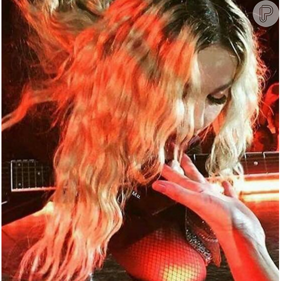 Madonna sempre causa. A cantora mordeu a mão de um fã durante a turnê 'Rebel Heart', na Dinamarca