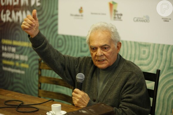 Othon Bastos recebe Kikito de Cristal no Festival de Gramado