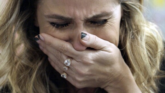 Novela 'A Regra do Jogo': Atena chora após entregar Romero. 'Sou uma vaca'
