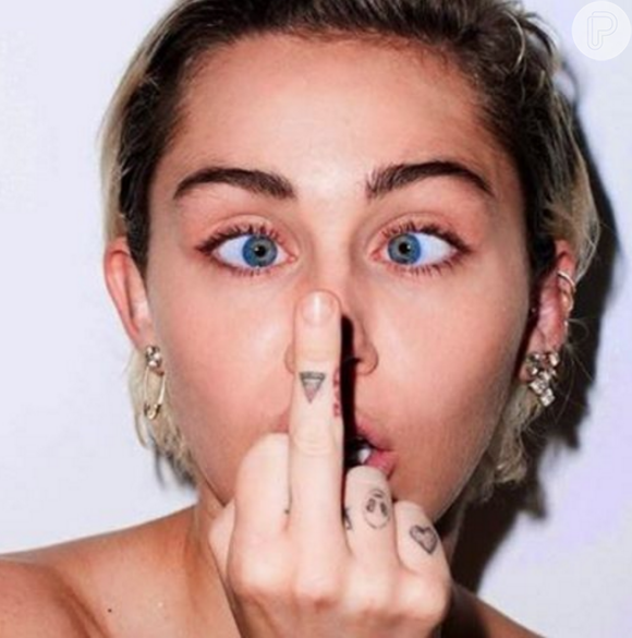 Miley Cyrus está sempre criando polêmicas nas redes sociais
