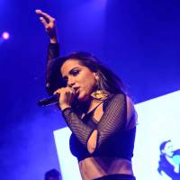 Anitta, Ivete Sangalo e mais cantores reduzem cachê por causa da crise econômica