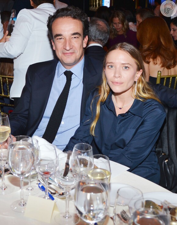 Mary-Kate Olsen se casou com o banqueiro Olivier Sarkozy. A cerimônia aconteceu na sexta-feira (27), em Nova York, e teve apenas 50 convidados