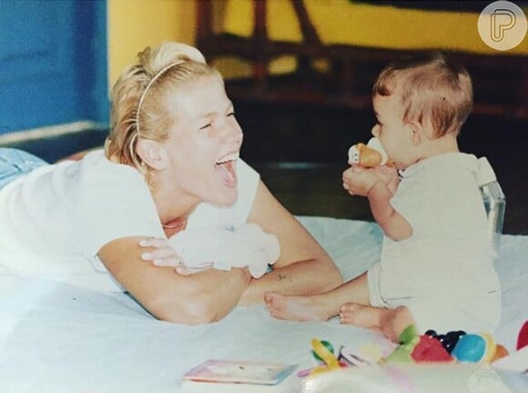 Xuxa Meneghel, em momento nostálgico, posta foto com Sasha ainda bebê
