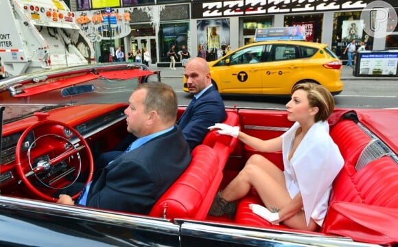 A estrela pop chegou a bordo de um carro conversível ao estúdio do programa 'Good Morning America' e parou a Times Square, um dos principais pontos turísticos de Nova York