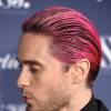 Jared Leto usa atualmente os cabelos rosa