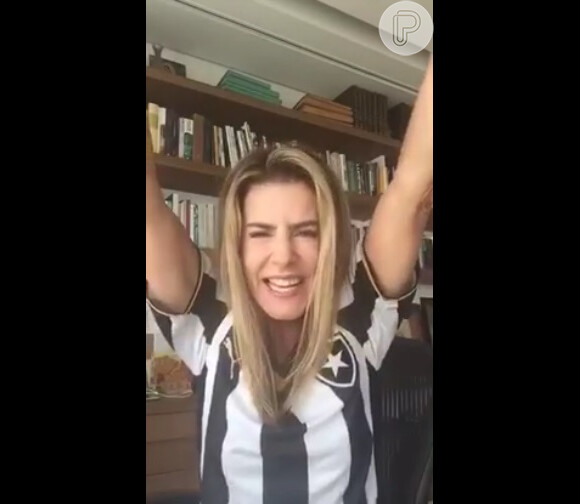 Em março deste ano, Maitê prometeu que iria ficar nua caso o Botafogo voltasse à Série A - o time carioca foi rebaixado após terminar a competição de 2014 na 19ª colocação. Aos risos, a atriz garantiu que iria usar apenas uma coleira com o nome do time