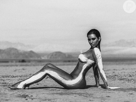 Kim Kardashian posa sensual em ensaio nu feito antes da gravidez