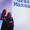 Marieta Severo entregou o prêmio à Grazi Massafera