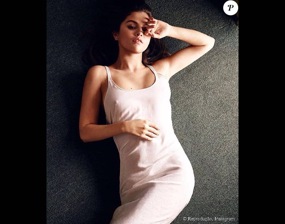 Selena Compartilhou Em Seu Instagram Uma Foto Do Ensaio Da Revista