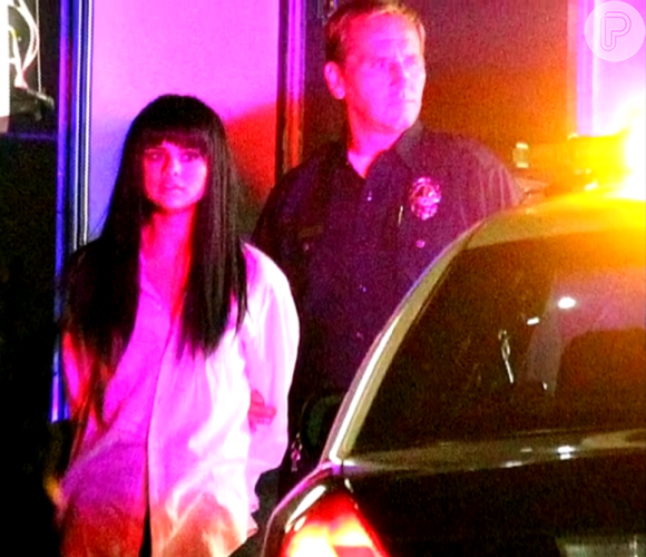 O site do programa 'Entertainment Tonight' flagrou Selena Gomez nos bastidores do novo videoclipe do álbum 'Revival'. As gravações aconteceram em West Hollywood na noite do último domingo (29)