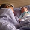 Fernanda Gentil foi clicada dormindo ao lado do pequeno Gabriel e postou a foto