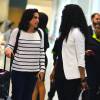 Cris Vianna posa sorridente com fãs em aeroporto após ser alvo de ataque racista, nesta quinta-feira, 3 de dezembro de 2015