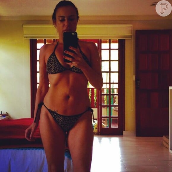 Marilene Saade compartilhou recentemente em seu Instagram uma selfie no espelho usando biquíni. 'Me verificando. Preciso emagrecer e malhar', queixou-se ela na legenda da imagem