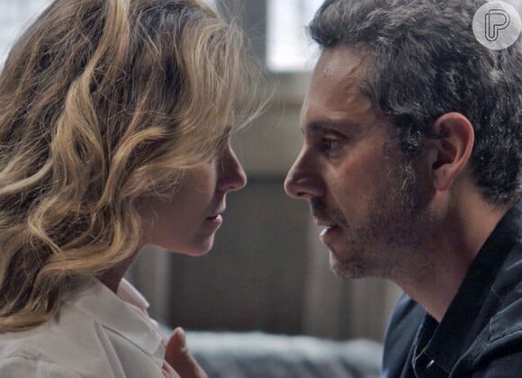 Romero (Alexandre Nero) pede que Atena (Giovanna Antonelli) se alie a ele e Tóia (Vanessa Giácomo), na novela 'A Regra do Jogo', em 11 de dezembro de 2015