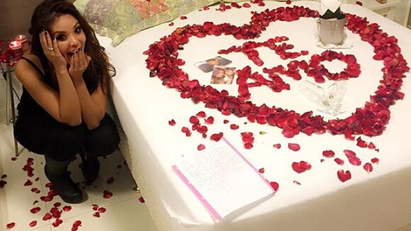 Namorado de Carol Nakamura cobre a cama da bailarina com flores: 'Sensacional'