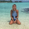 A blogueira fitness usa maiô recortado durante viagem nas Maldivas